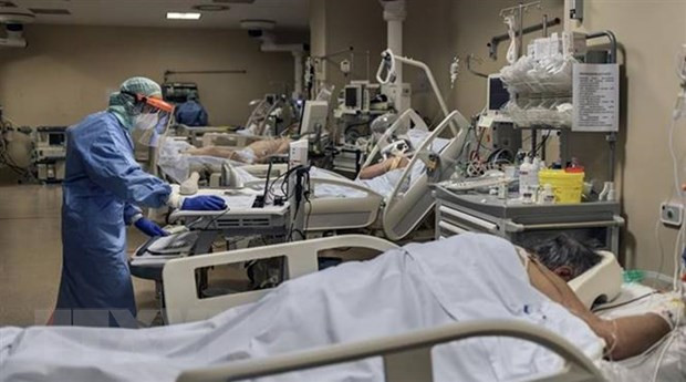 Virus deaths surge in US as scaled-down hajj begins